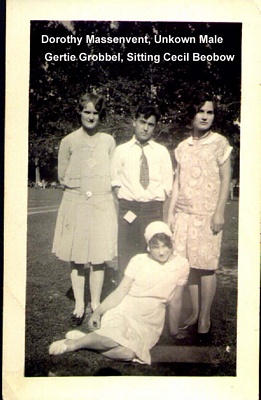 tn_LADIESGROUPCOPY.JPG (261x400; 58875 bytes)